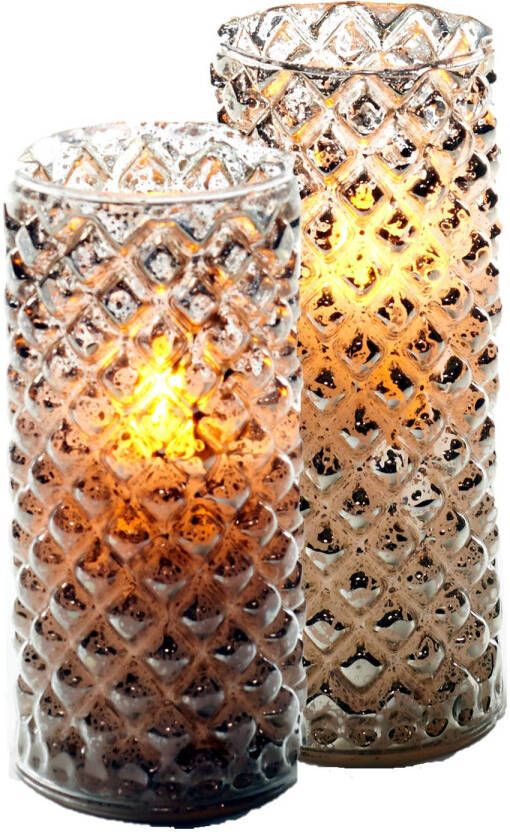 Anna&apos;s Collection 2x stuks luxe led kaarsen in zilver glas H15 cm en H17 5 cm LED kaarsen