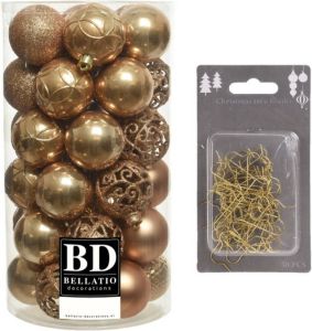 Bellatio Decorations 37x stuks kunststof kerstballen camel bruin 6 cm inclusief gouden kerstboomhaakjes Kerstbal