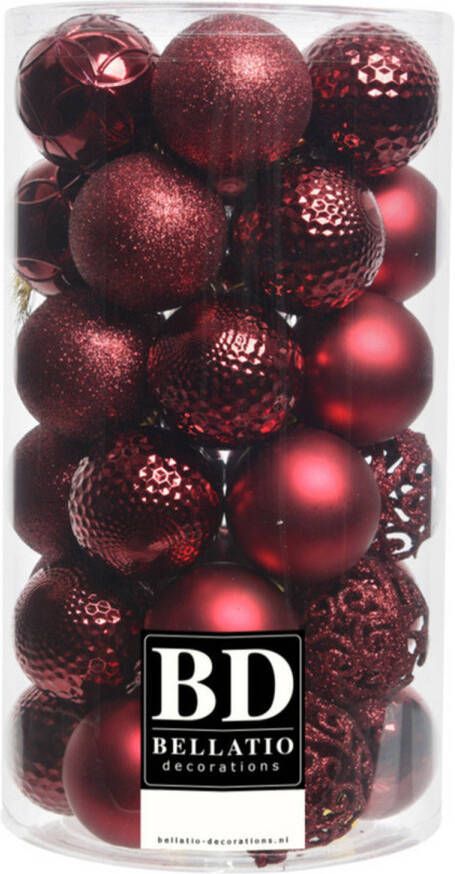 Bellatio Decorations 37x stuks kunststof kerstballen donkerrood 6 cm inclusief kerstbalhaakjes Kerstbal