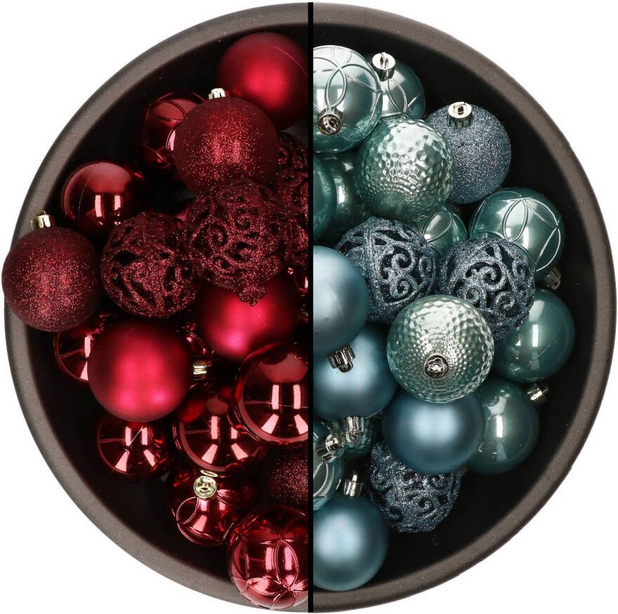 Bellatio Decorations 74x stuks kunststof kerstballen mix van donkerrood en ijsblauw 6 cm Kerstbal