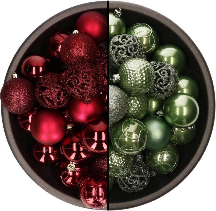 Bellatio Decorations 74x stuks kunststof kerstballen mix van donkerrood en salie groen 6 cm Kerstbal