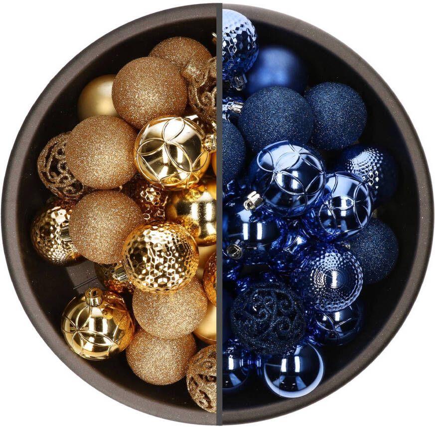Bellatio Decorations 74x stuks kunststof kerstballen mix van goud en kobalt blauw 6 cm Kerstbal