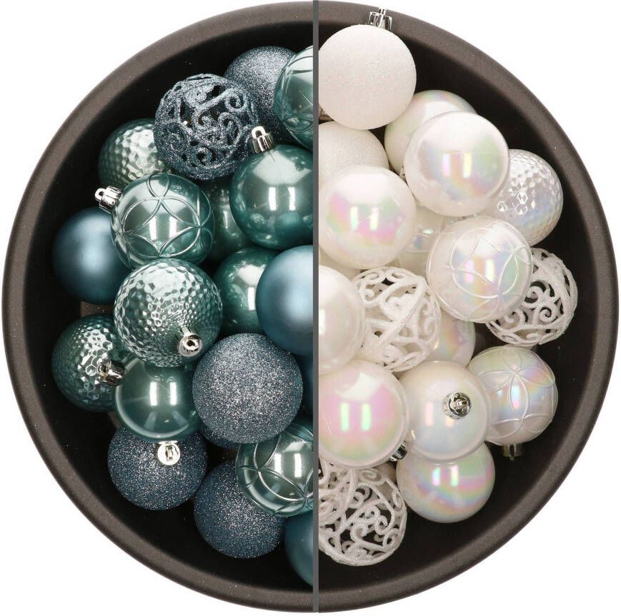 Bellatio Decorations 74x stuks kunststof kerstballen mix van parelmoer wit en ijsblauw 6 cm Kerstbal