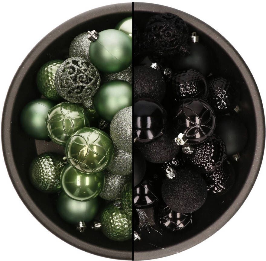 Bellatio Decorations 74x stuks kunststof kerstballen mix zwart en salie groen 6 cm Kerstbal
