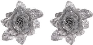 Cosy @ Home 2x stuks decoratie bloemen roos zilver glitter met blad op clip 15 cm Kunstbloemen