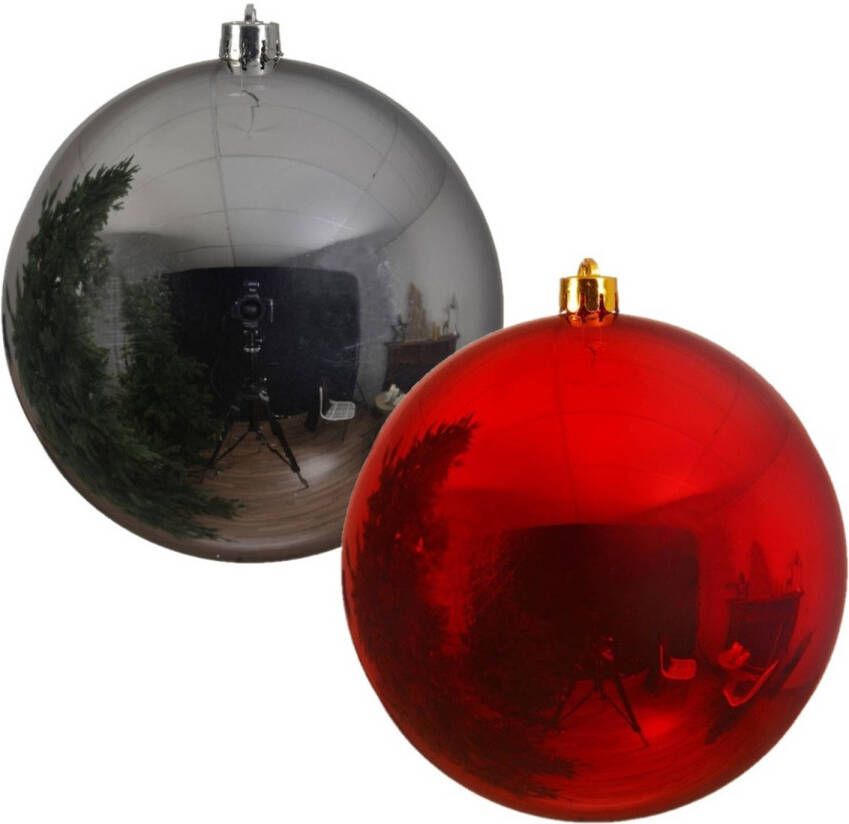 Decoris 2x stuks grote kerstballen van 20 cm glans van kunststof rood en zilver Kerstbal