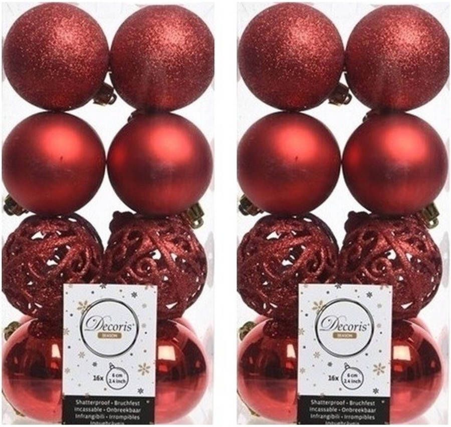 Decoris 32x Kunststof kerstballen mix kerst rood 6 cm kerstboom versiering decoratie Kerstbal