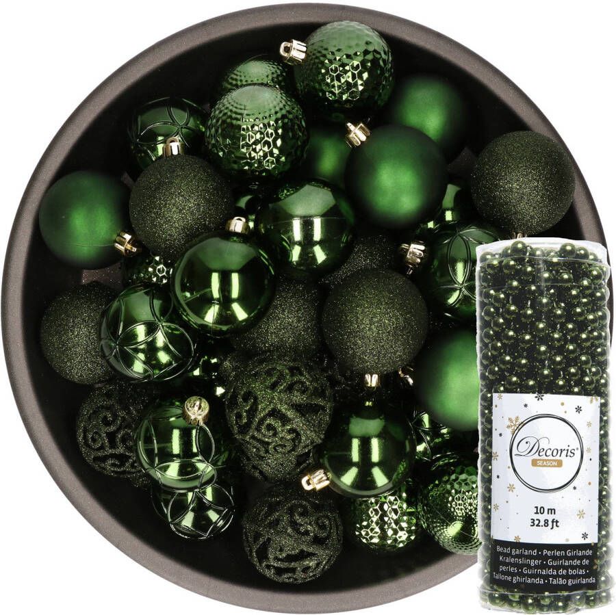 Decoris 37x stuks kunststof kerstballen 6 cm inclusief kralenslinger donkergroen Kerstbal