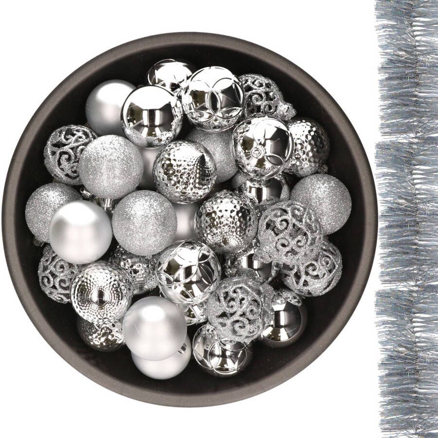 Decoris 37x stuks kunststof kerstballen 6 cm met 2x stuks slingers zilver Kerstbal