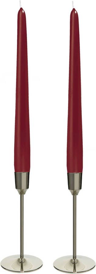 Decoris Kandelaars 2x aluminium zilver 15 cm met 12x donker rode dinerkaarsen kaars kandelaars