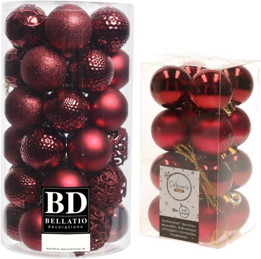 Decoris Kerstversiering kunststof kerstballen donkerrood 4-6 cm pakket van 53x stuks Kerstbal