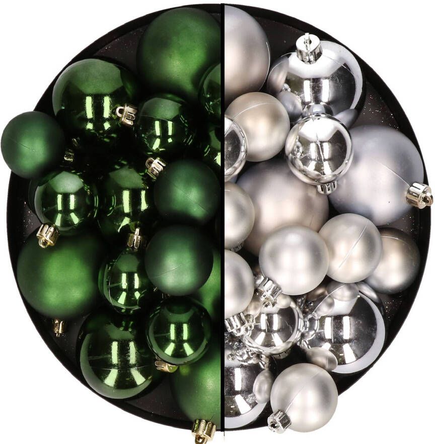 Decoris Kerstversiering kunststof kerstballen mix donkergroen zilver 6-8-10 cm pakket van 44x stuks Kerstbal