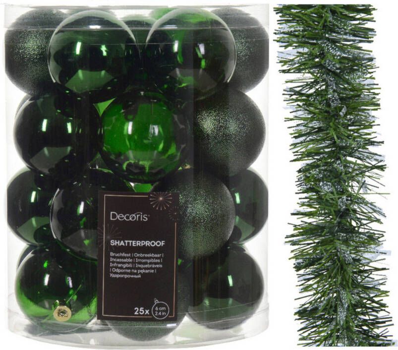 Decoris Kerstversiering set donkergroen kerstballen 6 cm en slinger kunststof Kerstbal