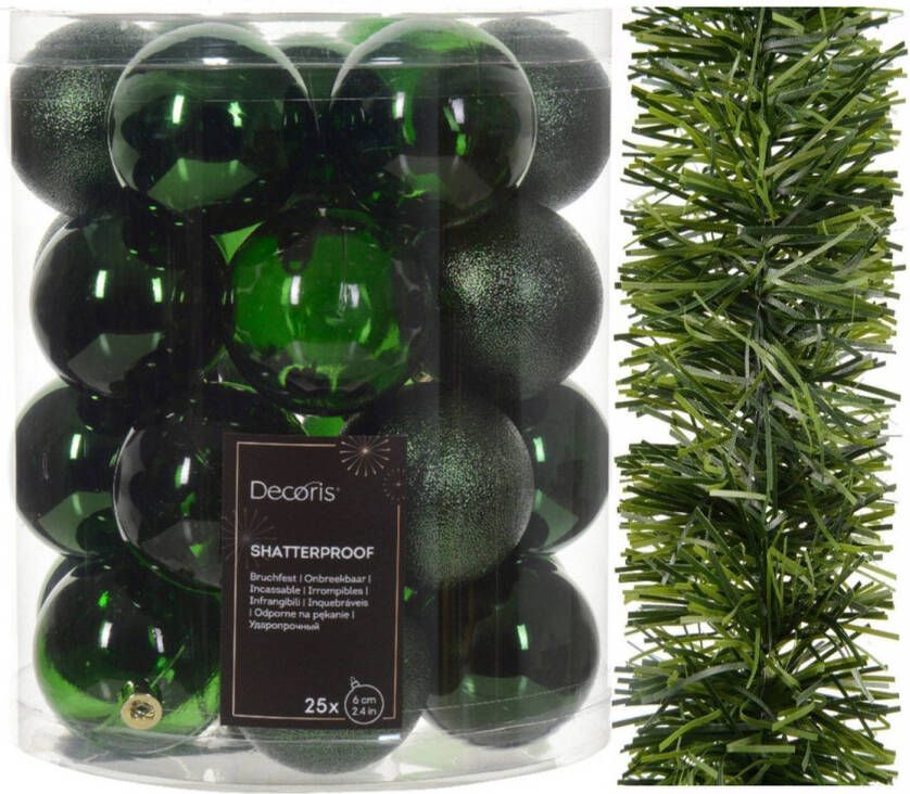 Decoris Kerstversiering set donkergroen kerstballen 6 cm en slinger kunststof Kerstbal