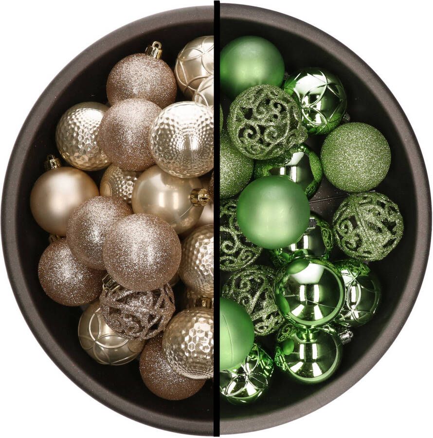 Decoris Kunststof kerstballen 74x stuks champagne en groen 6 cm Kerstbal