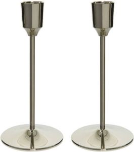 Decoris Set van 2x stuks luxe diner kaarsen staande kandelaar aluminium kleur zilver 15 cm Diameter onderkant 7 cm kaars kandelaars