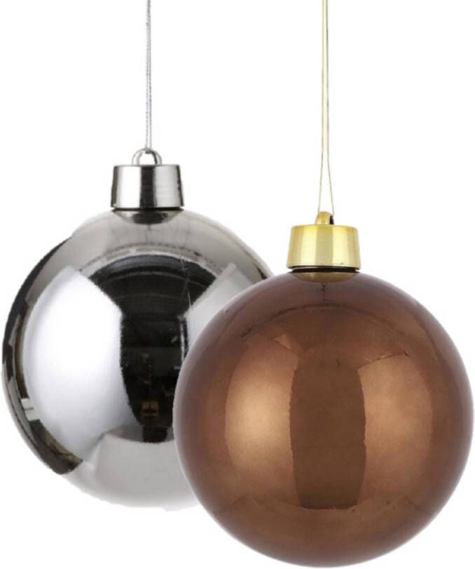House of seasons Kerstversieringen set van 2x grote kunststof kerstballen bruin en zilver 20 cm glans Kerstbal