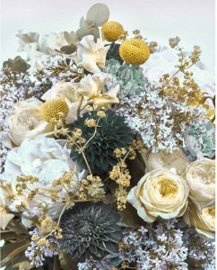 Komar Fotobehang Gentle Bloom gedessineerd botanisch in bloemmotief vlies wand plafond schuin (set 1 stuk)