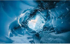 Komar The Eye Of The Glacier Vlies Fotobehang 450x280cm 9-banen