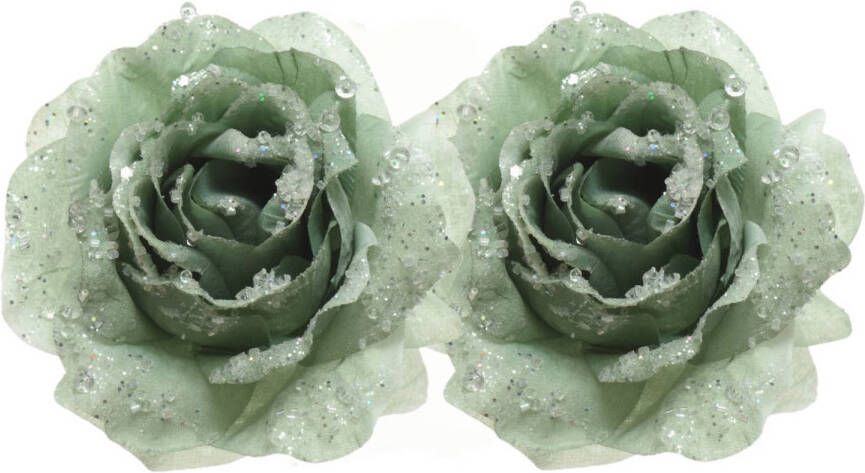 Merkloos 2x Salie groene decoratie bloemen rozen op clip 14 cm Kerstversiering woondeco knutsel hobby bloemetjes roosjes Kunstbloemen