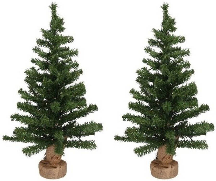Merkloos 2x Kleine kerstbomen in jute zak inclusief verlichting 75 cm Kunstkerstboom
