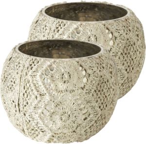 Merkloos 2x stuks glazen design windlicht kaarsenhouder antiek zilver 7 x 9 cm. Voor theelichtjes waxinelichtjes Waxinelichtjeshouders