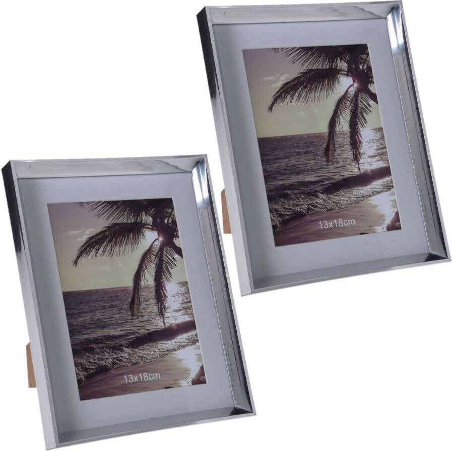 Merkloos 2x stuks kunststof fotolijst zilver geschikt voor een foto van 13 x 18 cm Fotolijsten