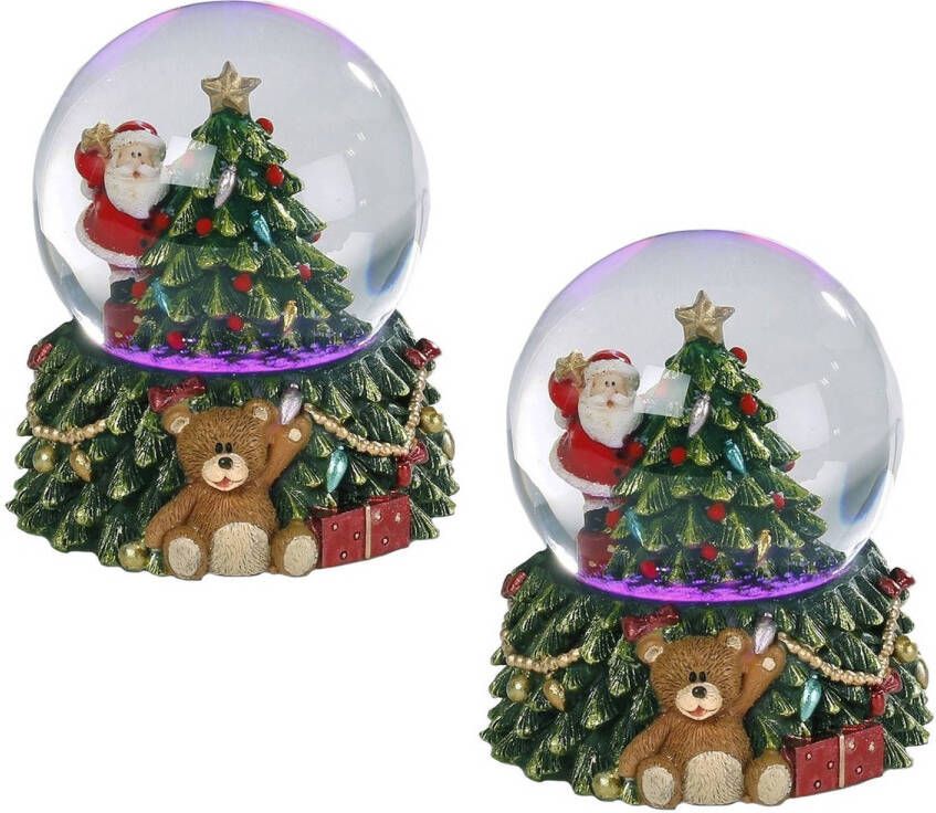 Merkloos 2x stuks sneeuwbollen snowglobes kerstman met kerstboom inclusief LED verlichting Sneeuwbollen