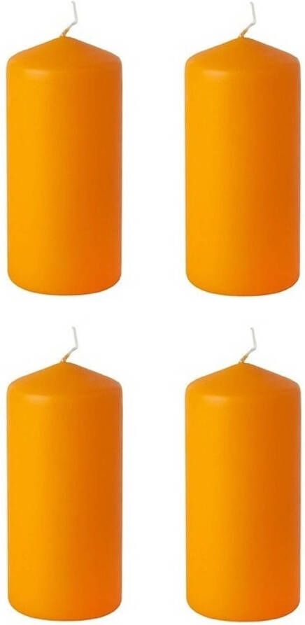 Merkloos 4x stuks oranje stompkaarsen 15 cm 45 branduren Stompkaarsen