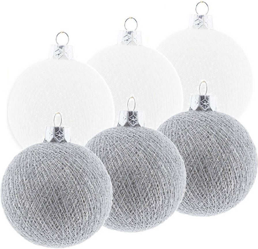 Merkloos 6x Witte en zilveren kerstballen 6 5 cm Cotton Balls kerstboomversiering Kerstbal