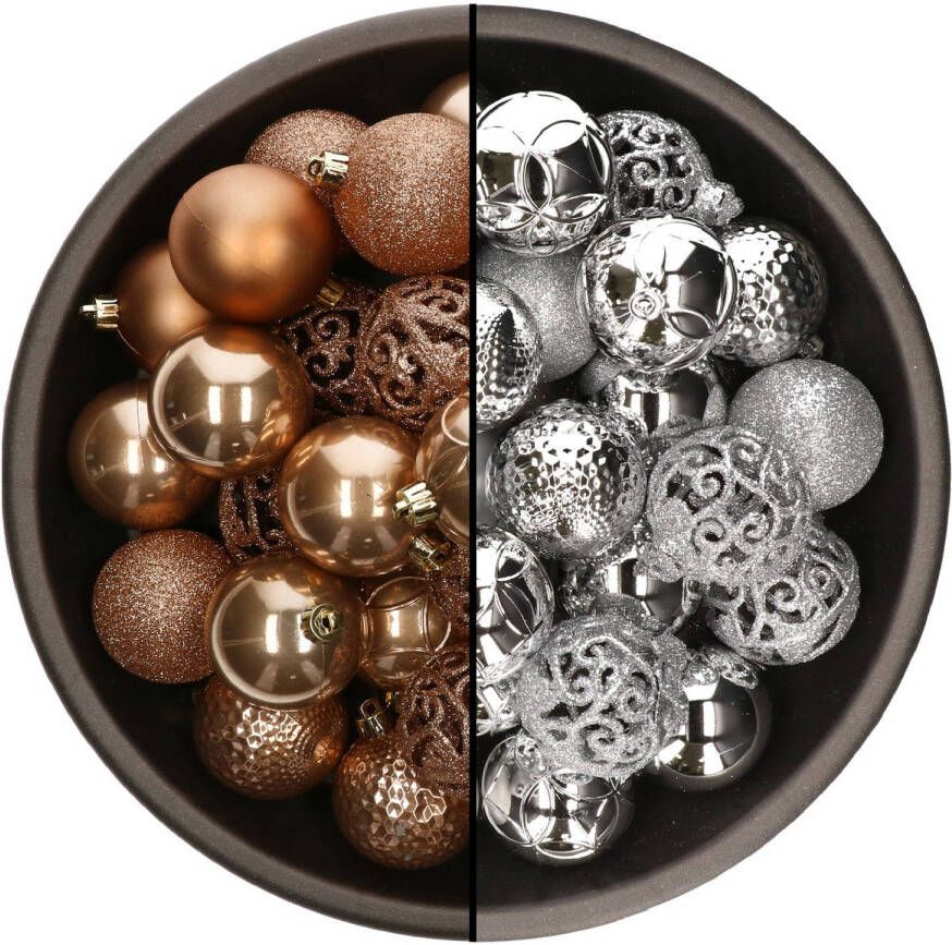 Bellatio Decorations 74x stuks kunststof kerstballen mix van camel bruin en zilver 6 cm Kerstbal