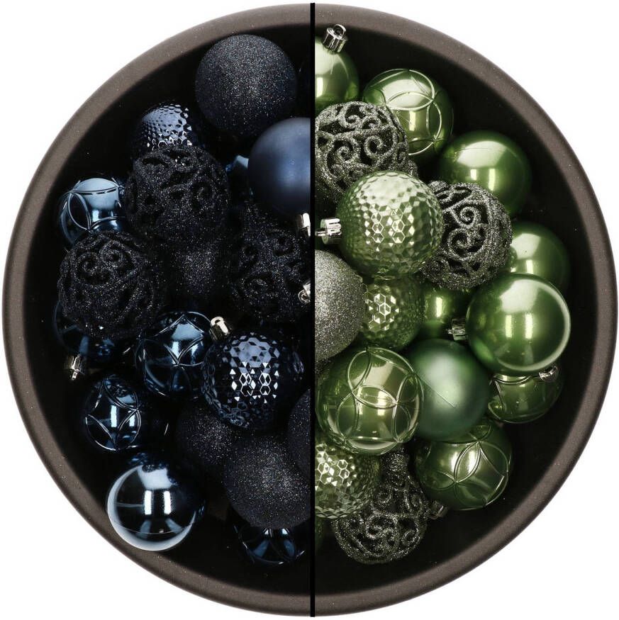 Merkloos 74x stuks kunststof kerstballen mix van donkerblauw en salie groen 6 cm Kerstbal