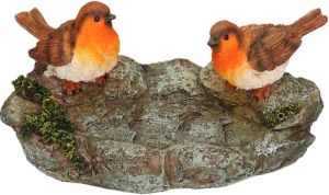Merkloos Decoratie beeldje roodborstjes op steen 18 x 9 x 10 cm tuinbeeldje vogels vogelbadje Tuinbeelden