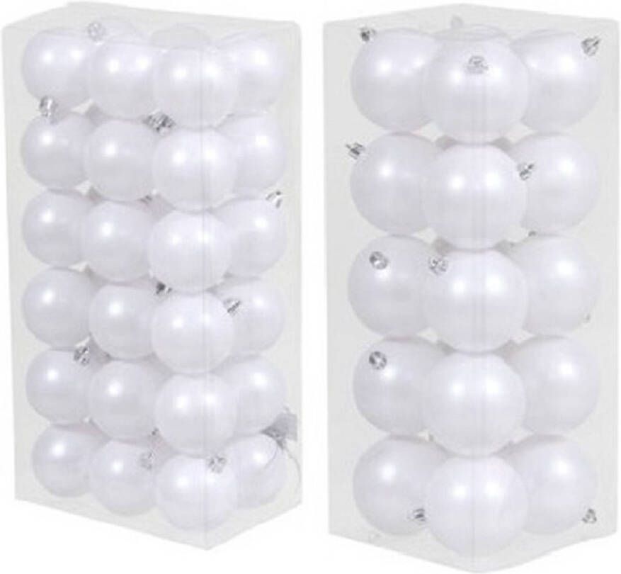 Merkloos Kerstversiering kunststof kerstballen wit 6 en 8 cm pakket van 56x stuks Kerstbal