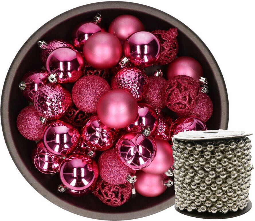 Merkloos Kunststof kerstballen 37x stuks fuchsia roze 6 cm en kralenslinger zilver Kerstbal