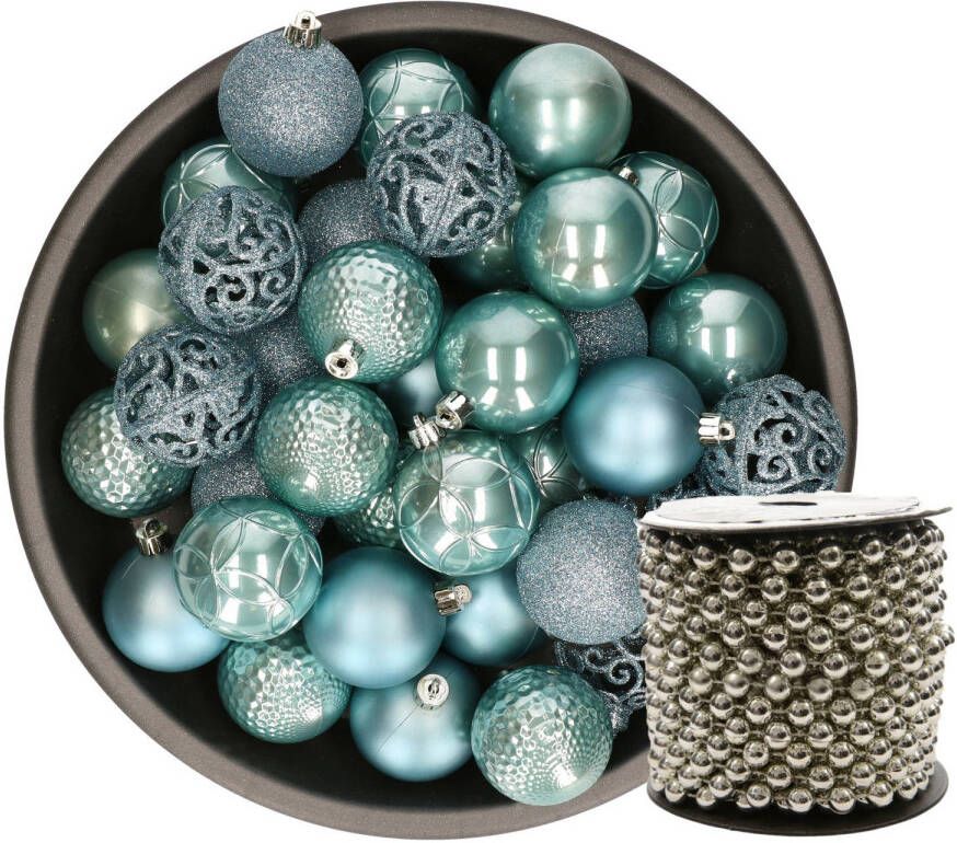 Merkloos Kunststof kerstballen 37x stuks ijsblauw 6 cm en kralenslinger zilver Kerstbal
