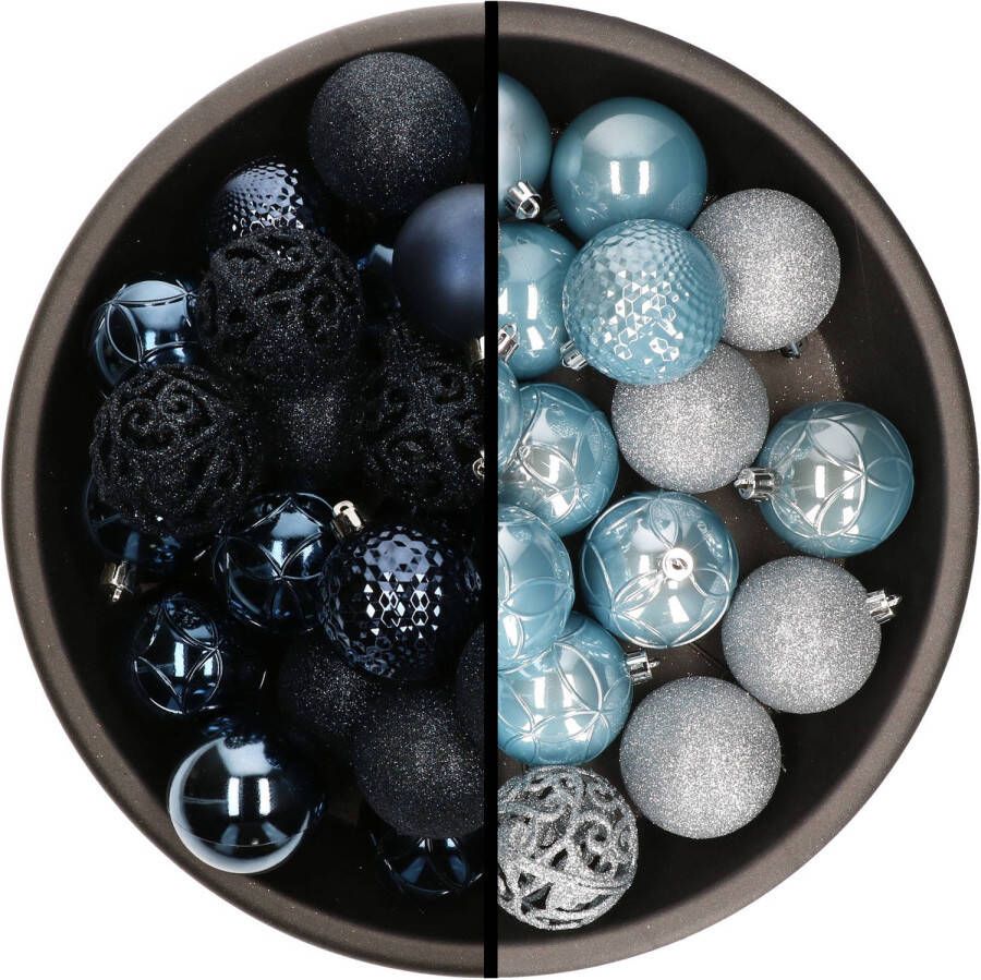 Merkloos Kunststof kerstballen 74x stuks donkerblauw en lichtblauw 6 cm Kerstbal