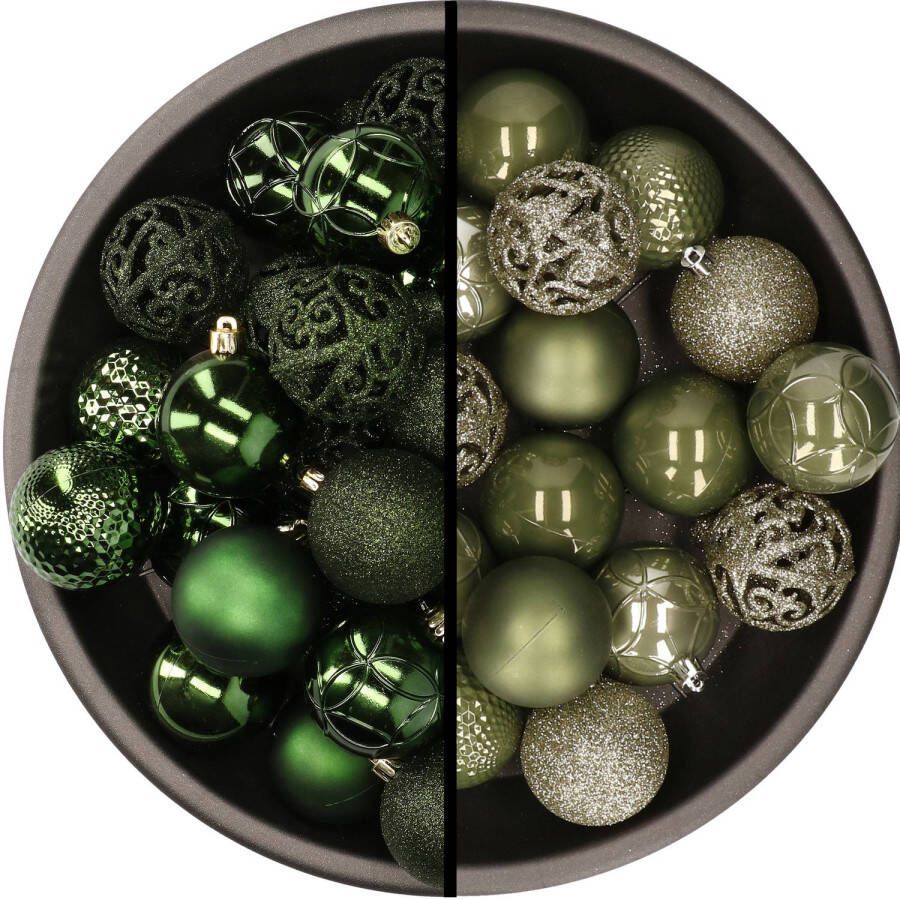 Merkloos Kunststof kerstballen 74x stuks donkergroen en legergroen 6 cm Kerstbal
