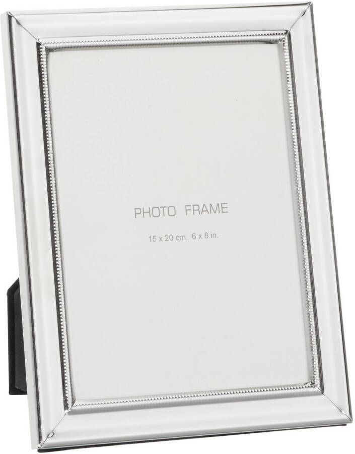 Merkloos Zilveren fotolijstjes fotoframe 19 x 24 cm Fotolijstjes fotoframes Geschikt voor fotoformaat 15 x 20 cm Op standaard Fotolijsten