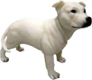 Merkloos Polystone tuinbeeld Engelse Staffordshire Terrier hondje 15 cm Beeldjes