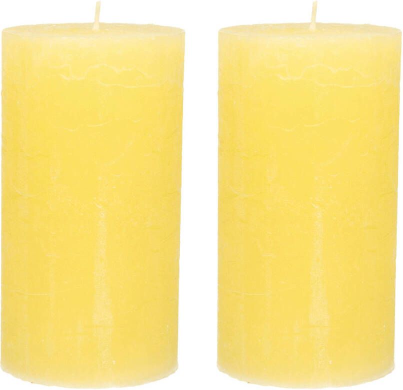 Merkloos Stompkaars cilinderkaars 2x geel 7 x 13 cm rustiek model Stompkaarsen