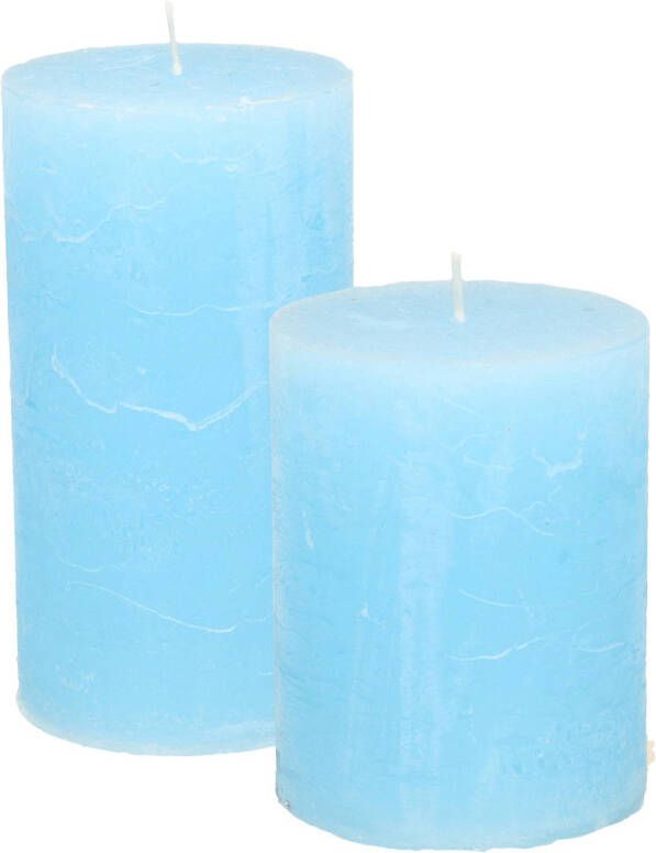 Merkloos Stompkaarsen cilinderkaarsen set 2x licht blauw rustiek model Stompkaarsen