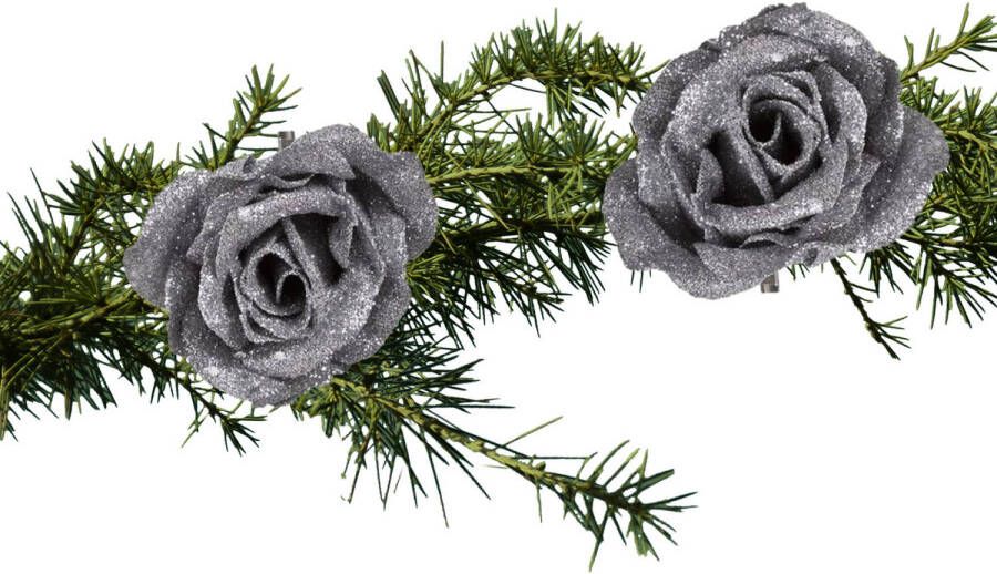 Cosy and Trendy 2x stuks kerstboomversiering bloemen op clip zilver en besneeuwd 9 cm Kunstbloemen