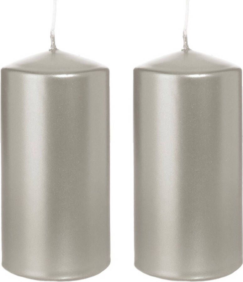 Trend Candles 2x Zilveren cilinderkaarsen stompkaarsen 6 x 12 cm 40 branduren Stompkaarsen