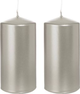 Trend Candles 2x Zilveren cilinderkaarsen stompkaarsen 6 x 12 cm 40 branduren Geurloze zilverkleurige kaarsen Woondecoraties Stompkaarsen