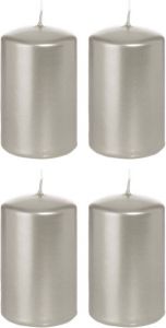 Trend Candles 4x Zilveren Cilinderkaarsen stompkaarsen 5 X 8 Cm 18 Branduren Stompkaarsen