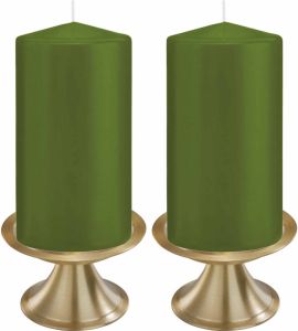 Trend Candles Set van 2x olijfgroene cilinderkaarsen stompkaarsen 8 x 15 cm met 2x gouden metalen kaarsenhouders Stompkaarsen