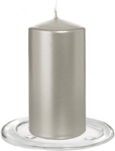 Trend Candles Stompkaarsen met glazen onderzetters set van 2x stuks zilver metallic 6 x 12 cm Stompkaarsen