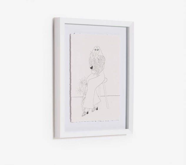 Kave Home Mellea zwart-wit foto van vrouw met wijnglas 30 x 40 cm