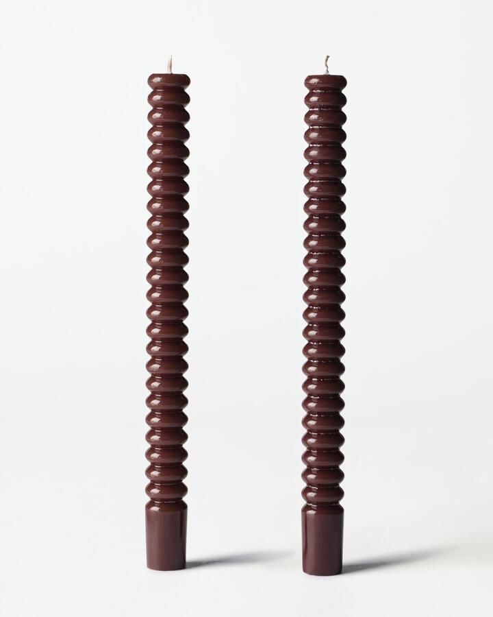 HEMA Dinerkaarsen ⌀2.2x25cm Ribbel Donkerbruin 2 Stuks (donkerbruin)